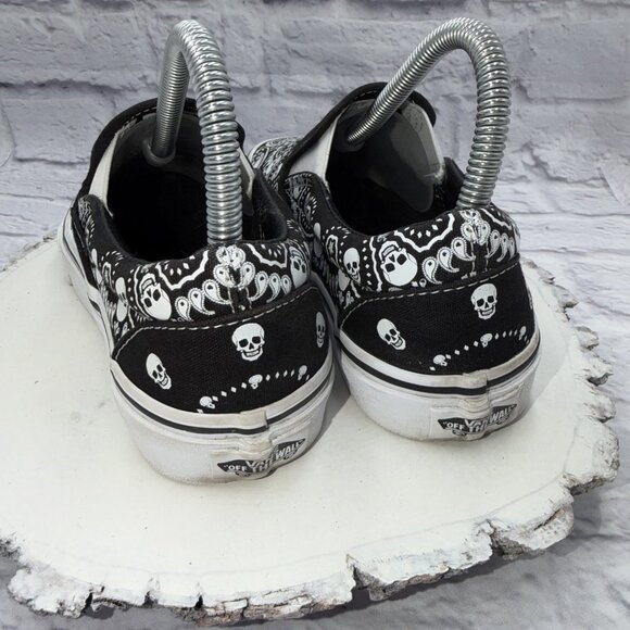 VANS Rare Classic Slip On Black Bandana Paisley Skull Print Shoes M 5.5 W 7 - Picture 5 of 7